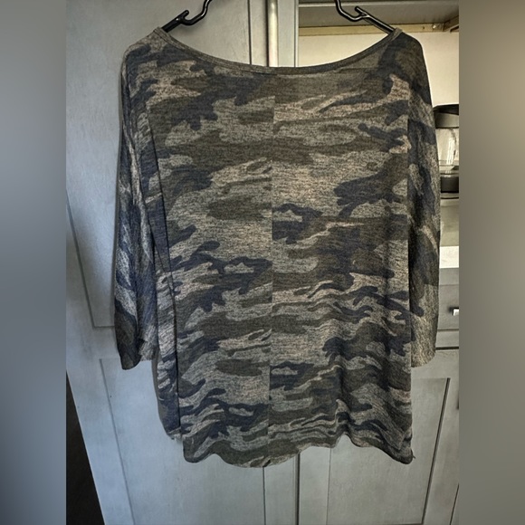 Top - Picture 2 of 4